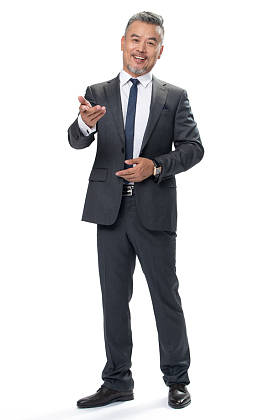 自信的商务中老年男士