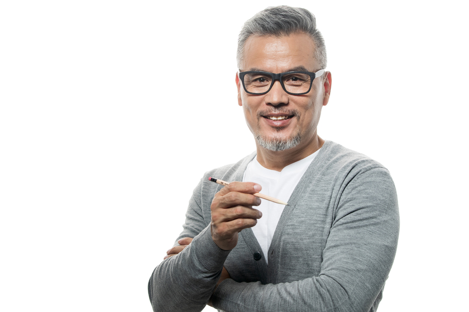 拿着铅笔的资深设计师肖像 拿着铅笔的资深设计师肖像