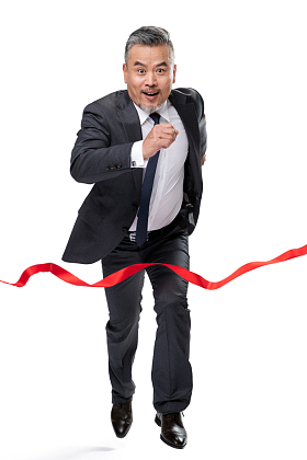 商务中老年男士冲刺图片