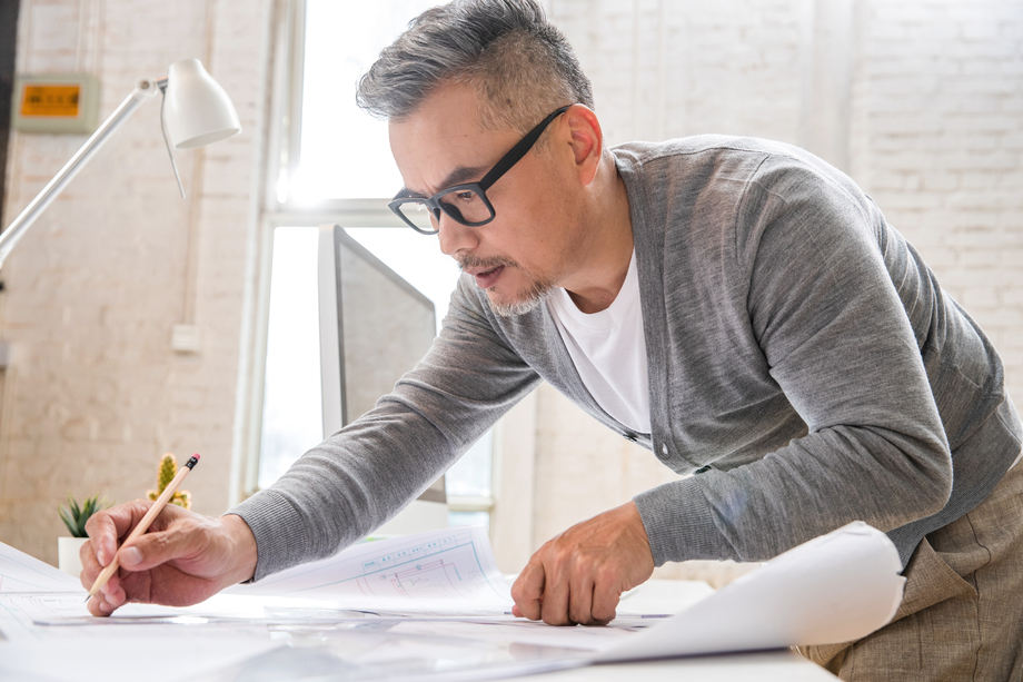 画图纸的资深设计师 画图纸的资深设计师