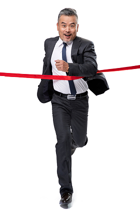 商务中老年男士冲刺照片