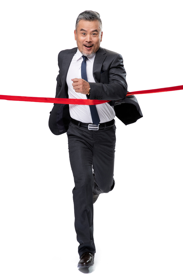 商务中老年男士冲刺照片