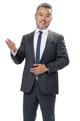 做介绍的商务男士照片