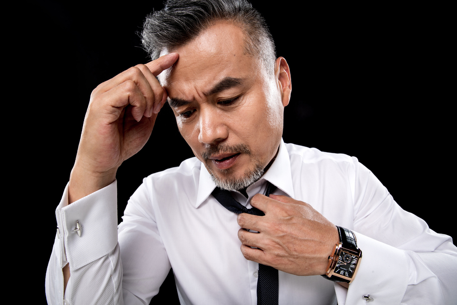 头痛的商务中老年男子 头痛的商务中老年男子