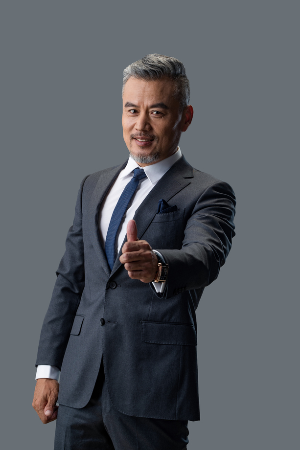 做手势的商务中老年男士图片 做手势的商务中老年男士图片