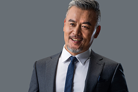 自信成熟的商务男士图片