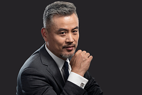 快乐成熟的商务男士