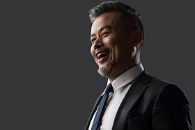 大笑的中老年商务男士