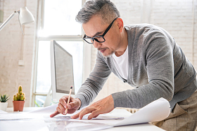 室内画图纸的资深设计师