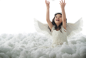 快乐的小天使玩耍照片