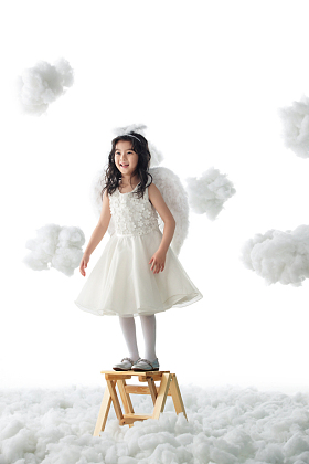 站在梯子上的小天使