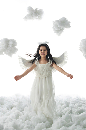 快乐的小天使玩耍照片