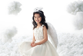 快乐的小天使玩耍