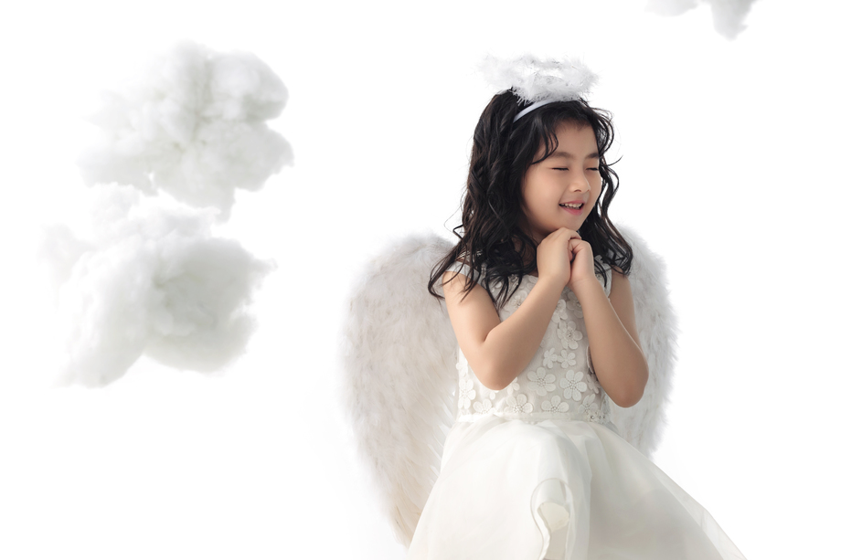 快乐的小天使做祈祷图片 快乐的小天使做祈祷图片