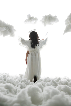 拿着魔法棒的小天使背影