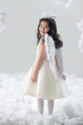 快乐的小天使玩耍