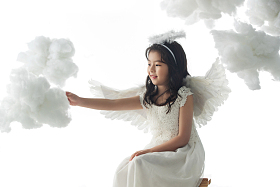 快乐的小天使玩耍照片