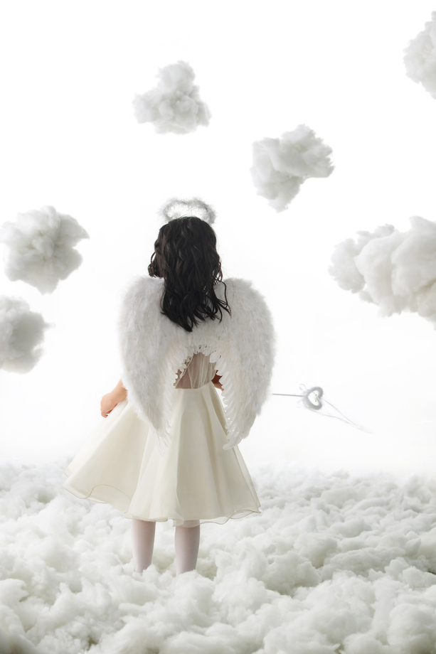 拿着魔法棒的小天使背影图片 拿着魔法棒的小天使背影图片