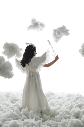 拿着魔法棒的小天使背影图片