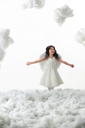 快乐的小天使玩耍照片