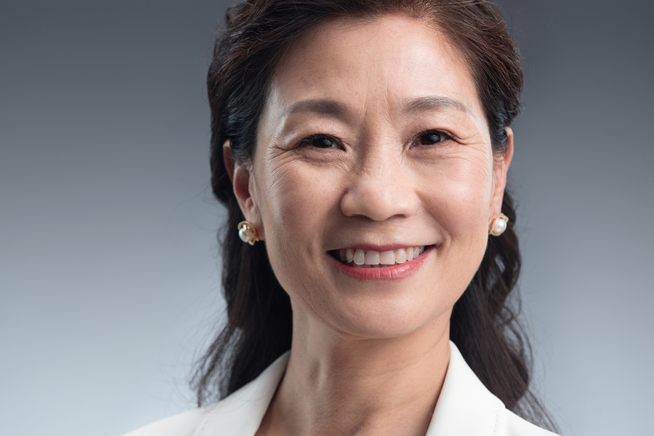 成熟商务女士肖像特写图片