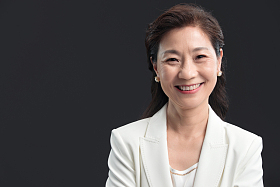 自信的商务中老年女士