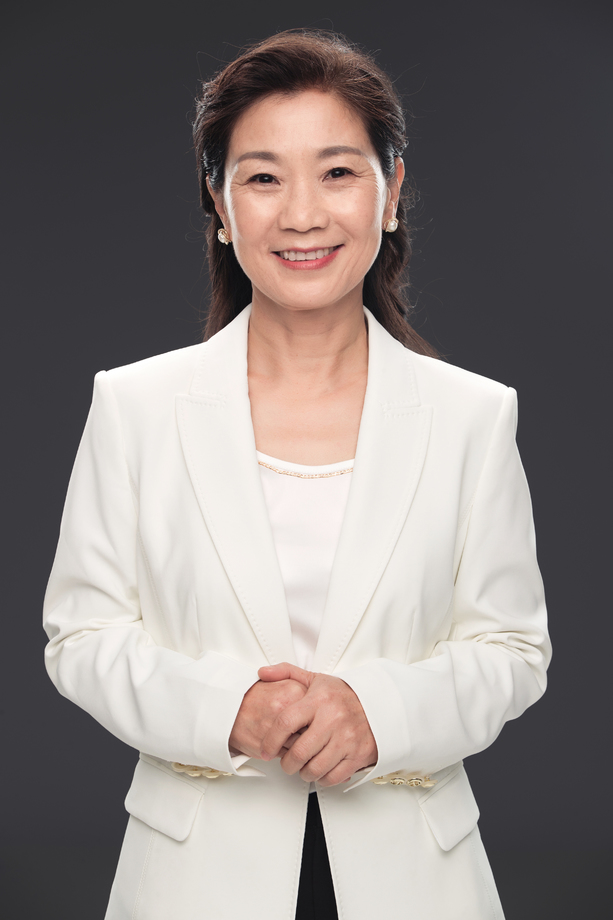 优雅的成熟商务女士图片 优雅的成熟商务女士图片