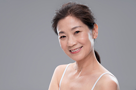 漂亮的中年女人妆面图片