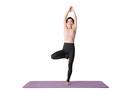 中老年女性练习瑜伽