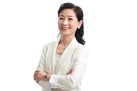 优雅自信的成熟商务女士图片