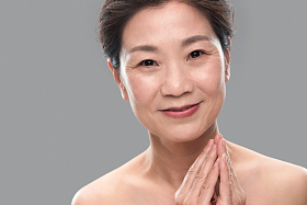 漂亮的中年女人妆面图片