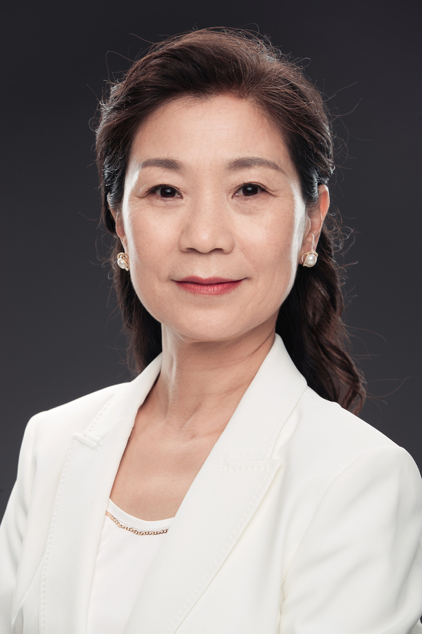 权威的成熟商务女士肖像 权威的成熟商务女士肖像