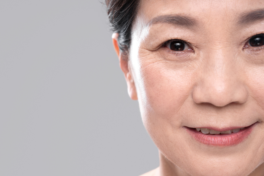 中年女人妆面局部特写 中年女人妆面局部特写