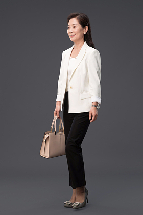 商务女士上班图片