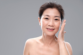 漂亮的中年女人妆面图片