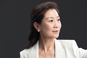 优雅权威的成熟商务中老年女士