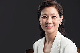 优雅权威的成熟商务女士