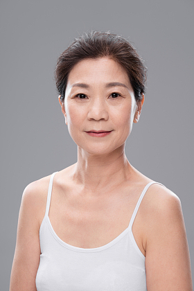 优雅的中年女人妆面