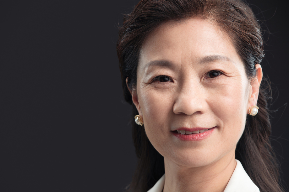 优雅权威的成熟商务女士脸部特写 优雅权威的成熟商务女士脸部特写