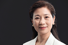 优雅权威的成熟商务女士