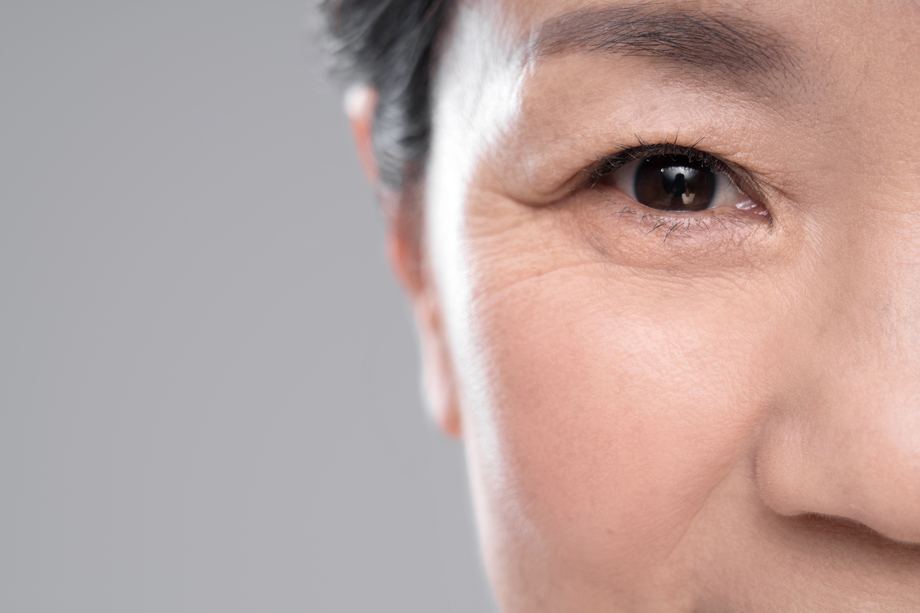 中年女人妆面局部特写 中年女人妆面局部特写