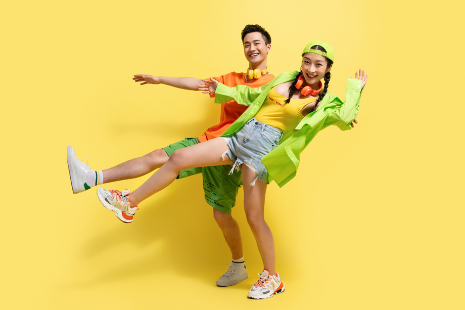 快乐的年轻人图片 快乐的年轻人图片