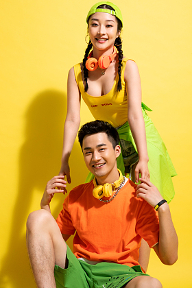 个性的青年伴侣