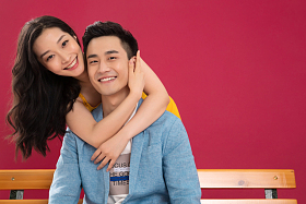 快乐的青年伴侣