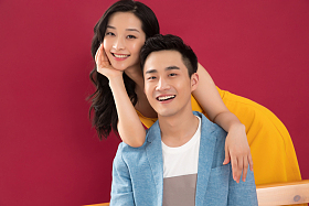 快乐的青年伴侣