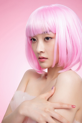 个性时尚的青年女子图片