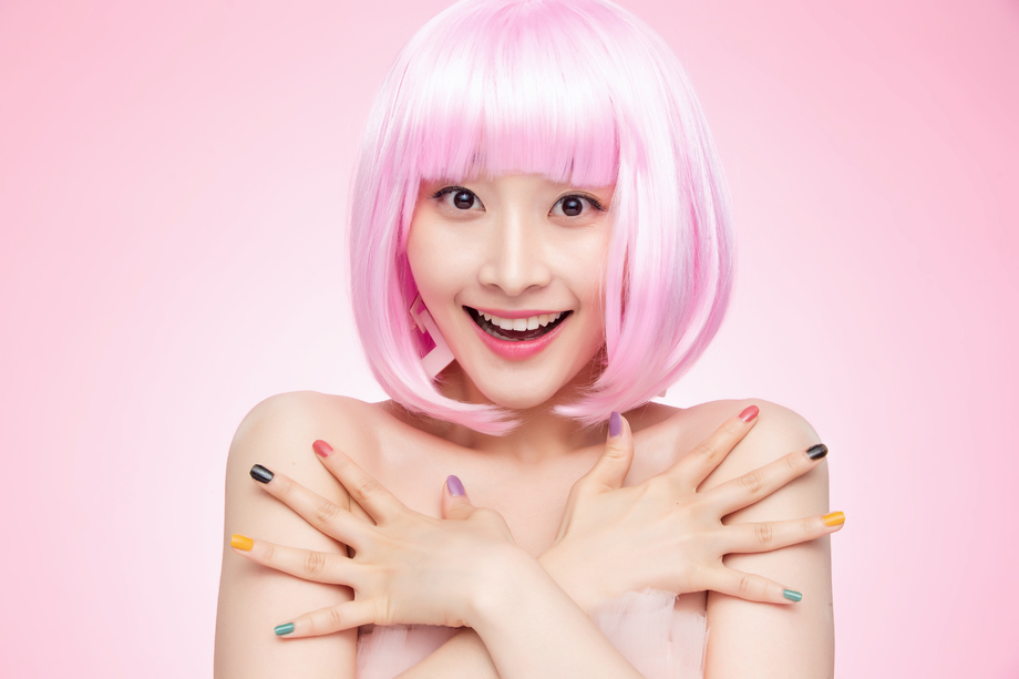 双手遮挡在胸前的漂亮女子图片 双手遮挡在胸前的漂亮女子图片