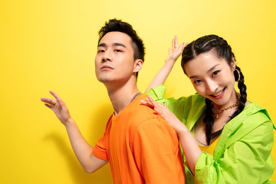 时尚个性的年轻伴侣图片 时尚个性的年轻伴侣图片