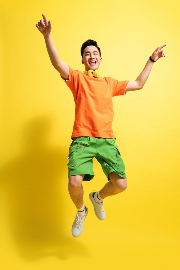 充满活力的青年男人
