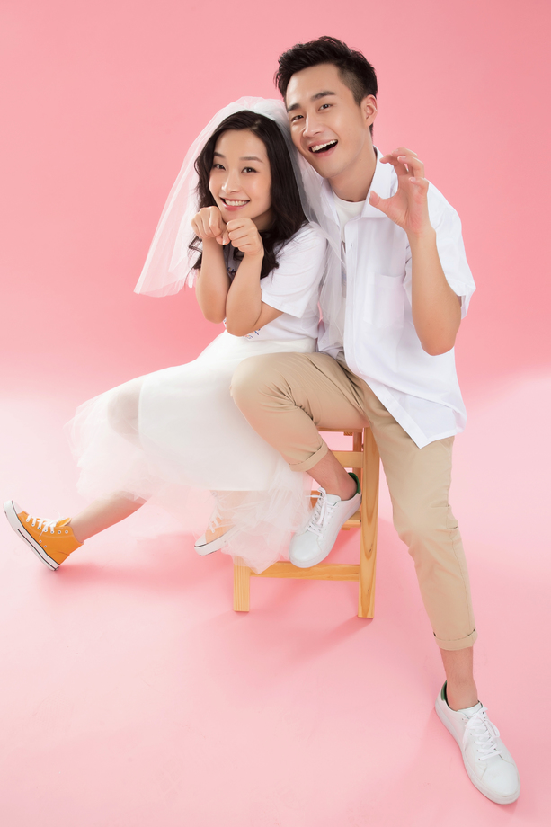 卖萌的年轻伴侣照片 卖萌的年轻伴侣照片